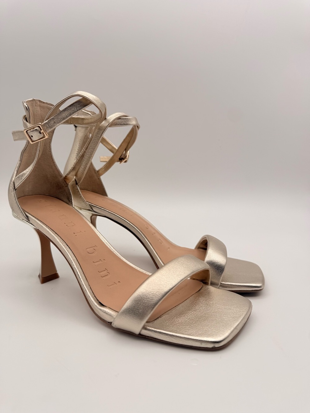 GIANNI BINI Metallic Gold Leather Ankle Strap Square Toe Heels Women’s 8.5